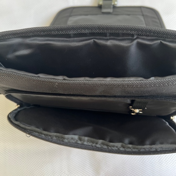 The Davek tablet Note Bag in Black Slim for Ipads Tablets Ballistic Nylon Buckle - Picture 5 of 8